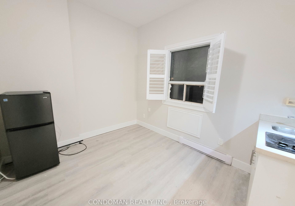 1371-king-street-w-toronto-ontario-w12980724