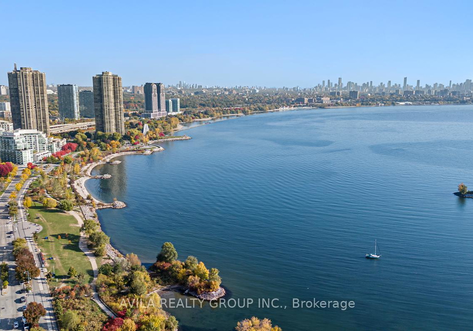 33-shore-breeze-drive-s-etobicoke-ontario-w12981204