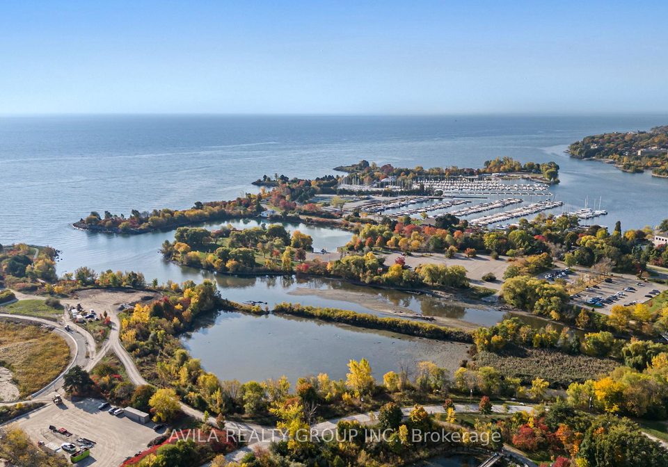 33-shore-breeze-drive-s-etobicoke-ontario-w12981204