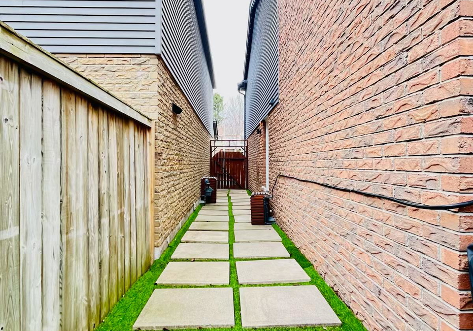812-sweetwater-crescent-mississauga-ontario-w12981710