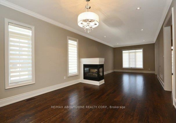 2430-whistling-springs-crescent-oakville-ontario-w12982034