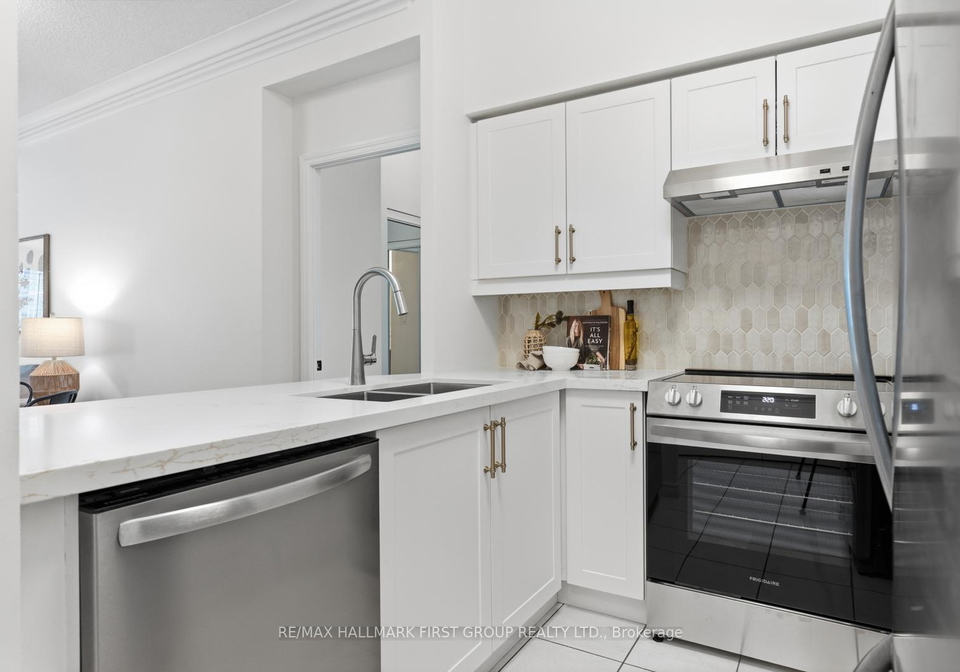 2111-lake-shore-boulevard-w-etobicoke-ontario-w12982672