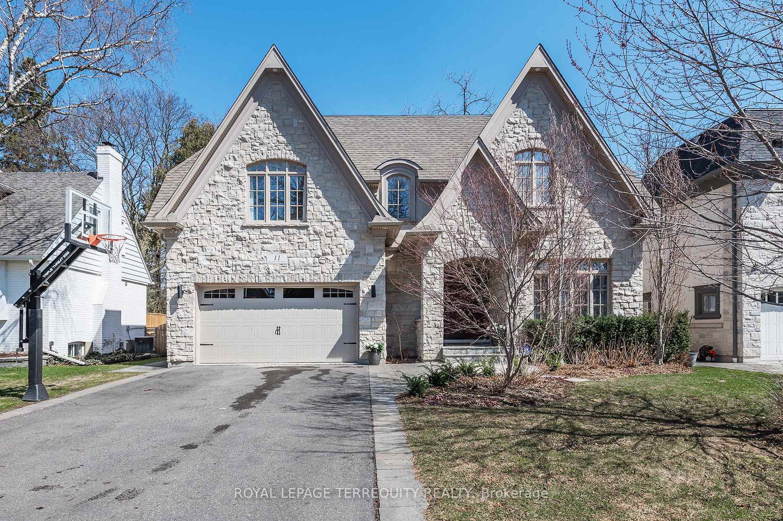11-chestnut-hills-parkway-etobicoke-ontario-w12982828