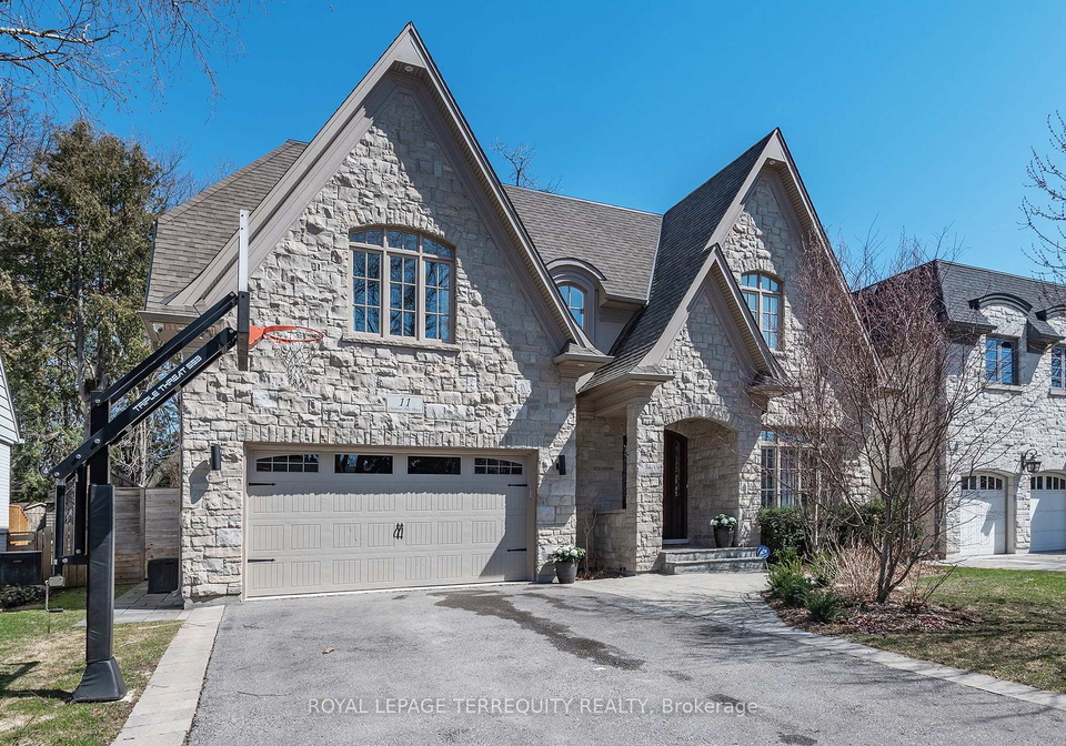 11-chestnut-hills-parkway-etobicoke-ontario-w12982828