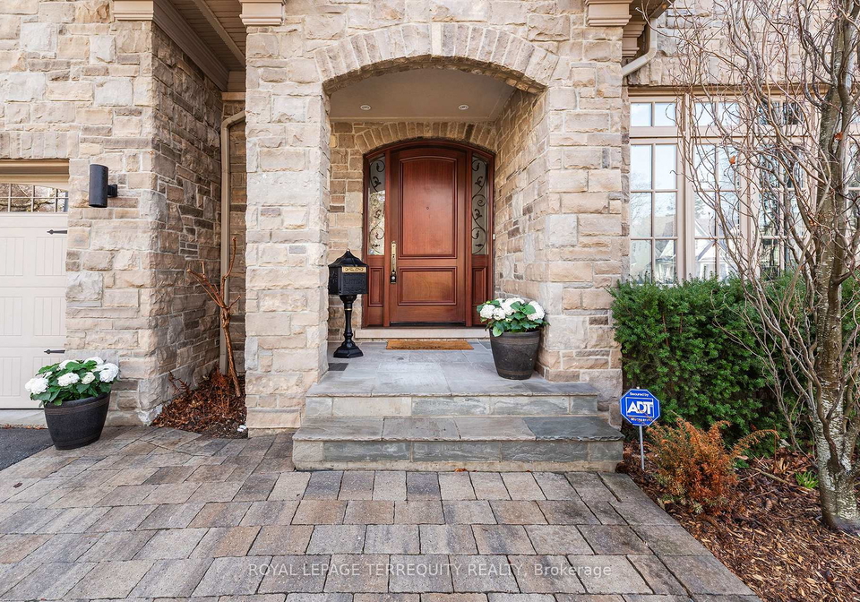 11-chestnut-hills-parkway-etobicoke-ontario-w12982828