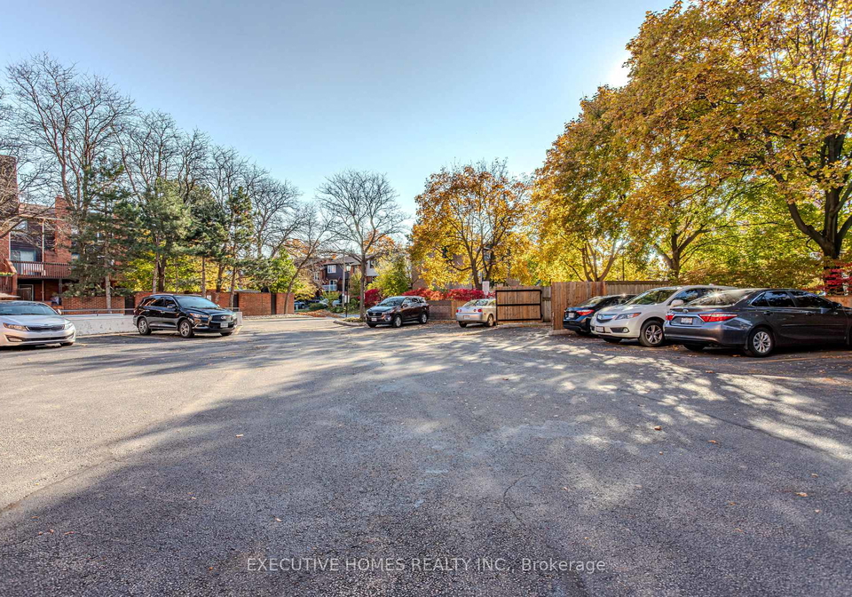 1275-cornerbrook-place-mississauga-ontario-w12985716