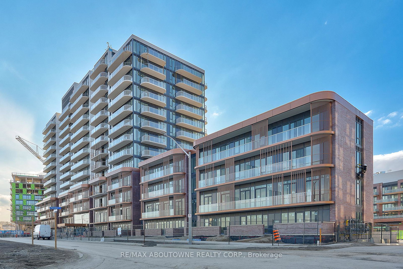 220-missinnihe-way-w-mississauga-ontario-w12986594