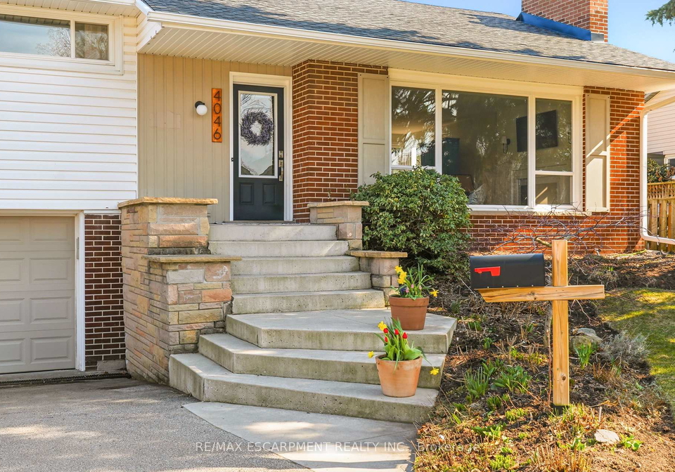 4046-grapehill-avenue-burlington-ontario-w12986606