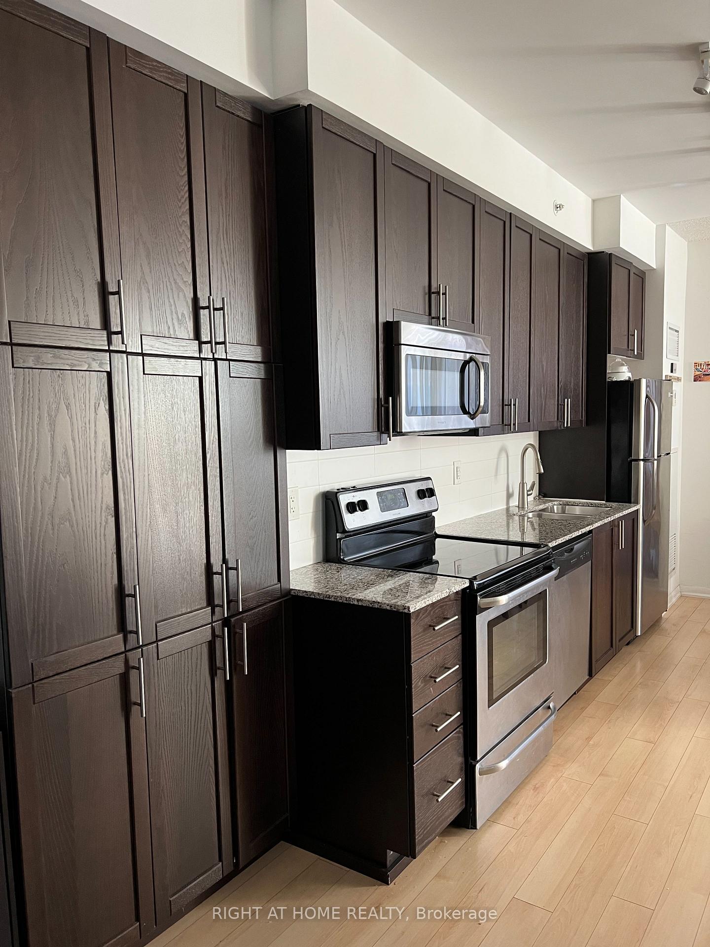 800-lawrence-avenue-w-north-york-ontario-w12986682