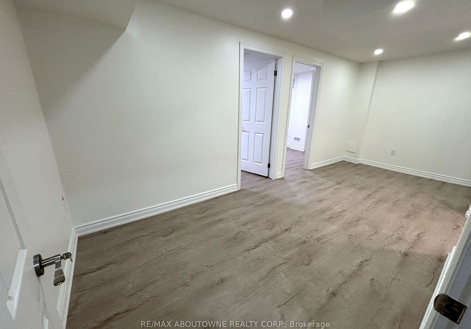 519-downes-jackson-bsmnt-heights-milton-ontario-w12986812