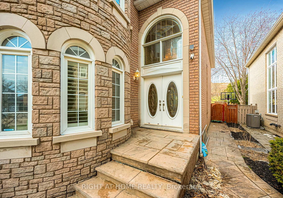 343-bristol-road-e-mississauga-ontario-w12986894
