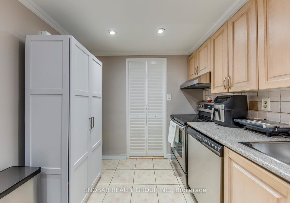 11-wincott-drive-etobicoke-ontario-w12987230