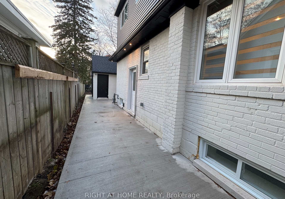 1-random-street-etobicoke-ontario-w12987602