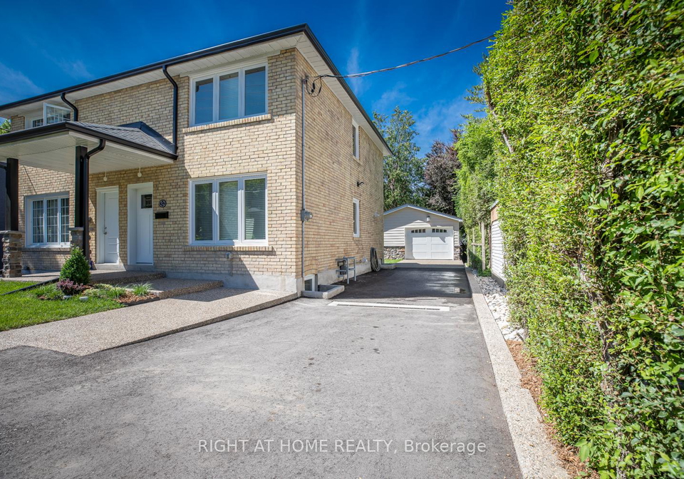 32-varsity-road-toronto-ontario-w12988272