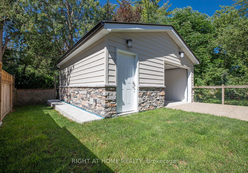 32-varsity-road-toronto-ontario-w12988272