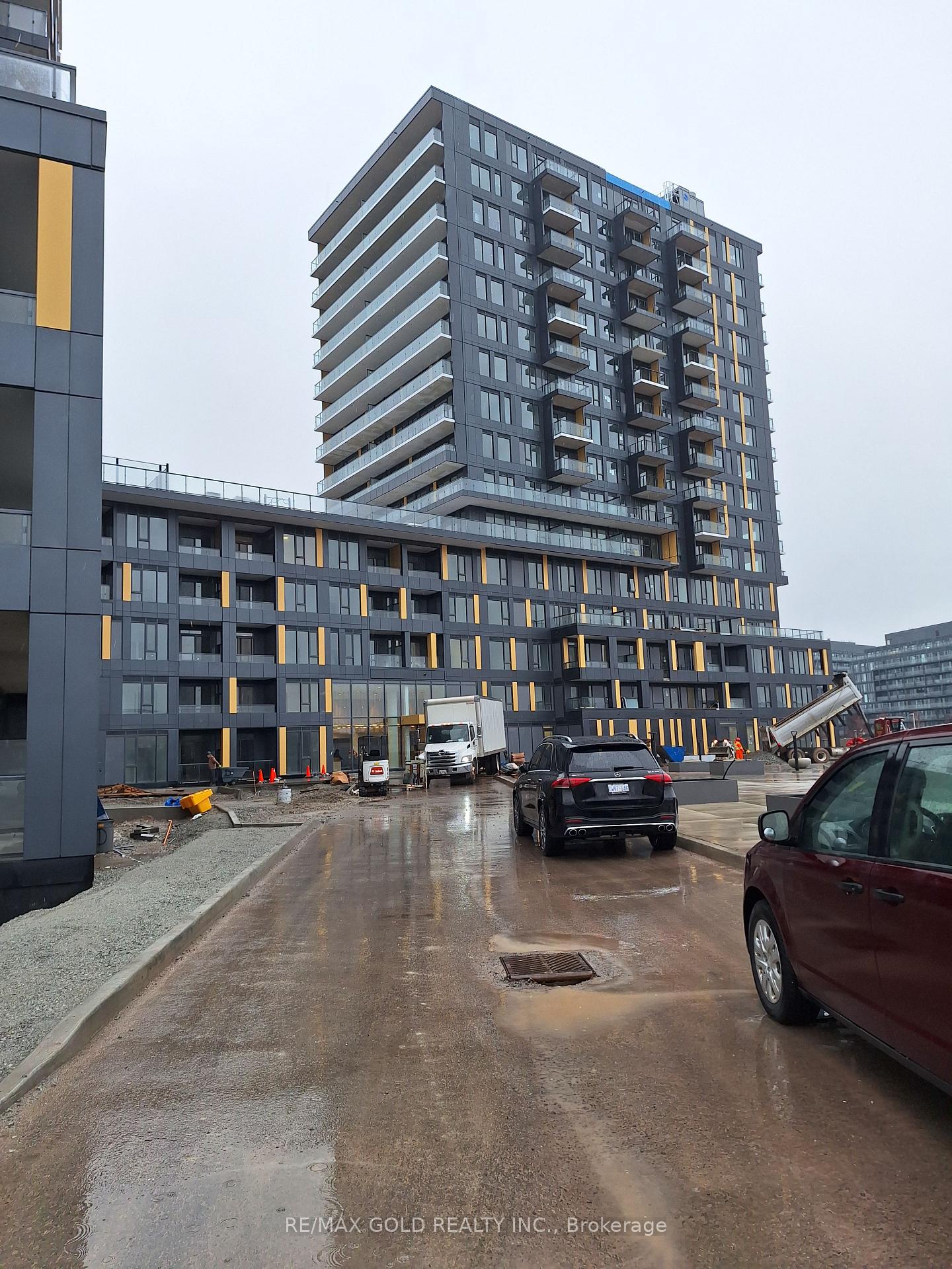 3024848-w-powers-common-w-burlington-ontario-w12989798