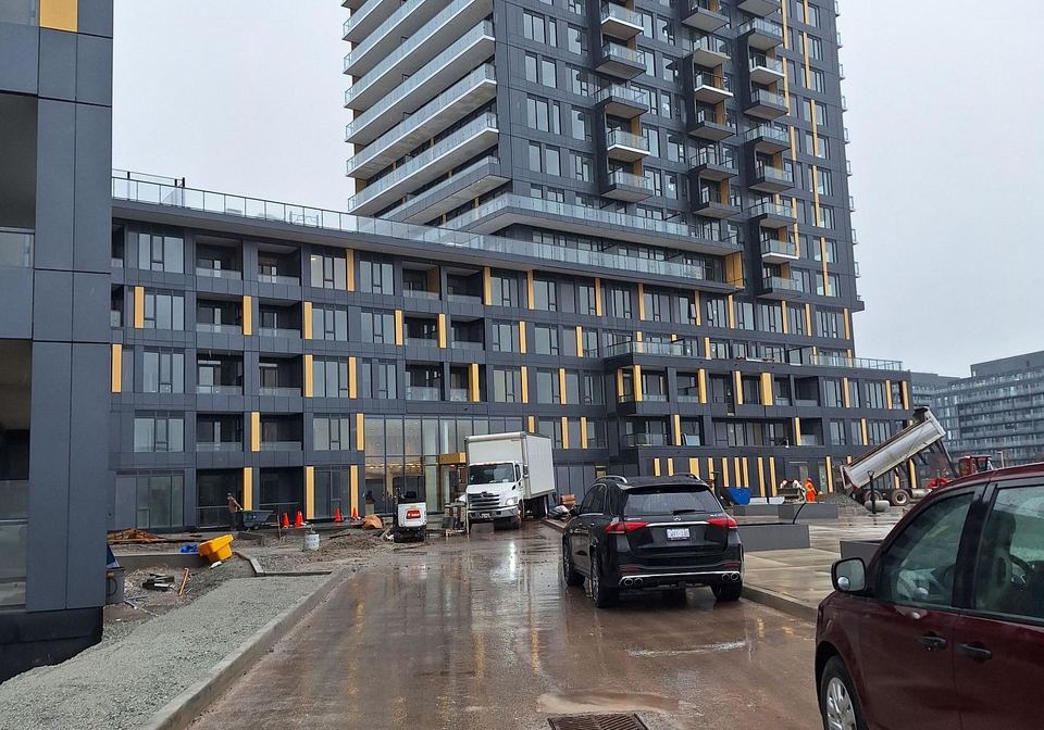 3024848-w-powers-common-w-burlington-ontario-w12989798