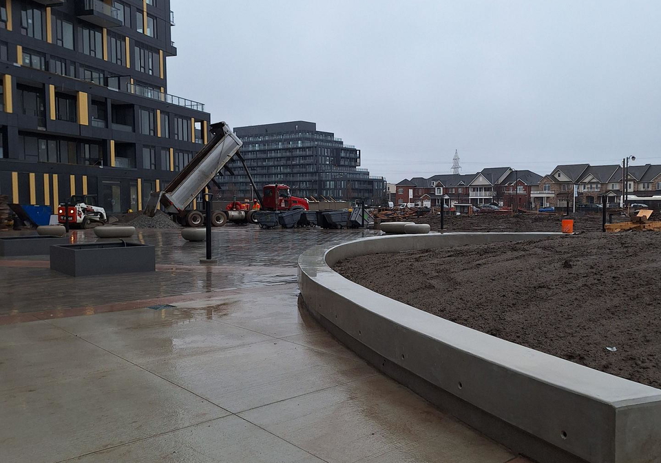 3024848-w-powers-common-w-burlington-ontario-w12989798