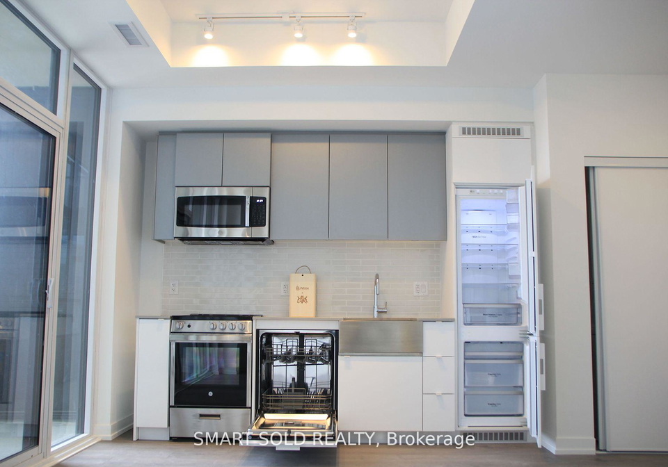 270-dufferin-street-toronto-ontario-w12990540