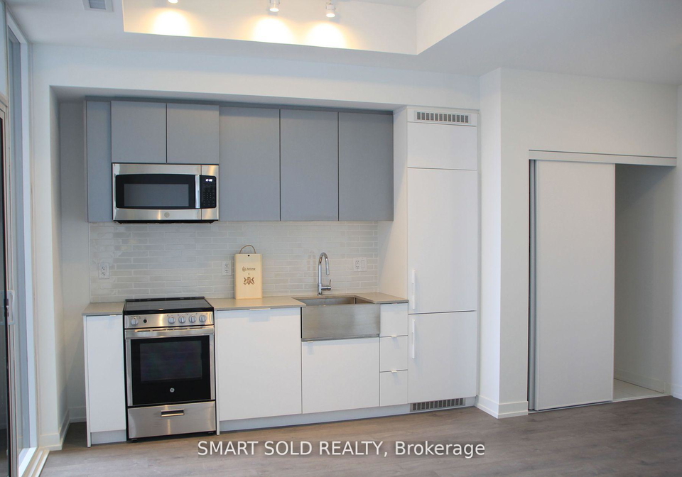 270-dufferin-street-toronto-ontario-w12990540
