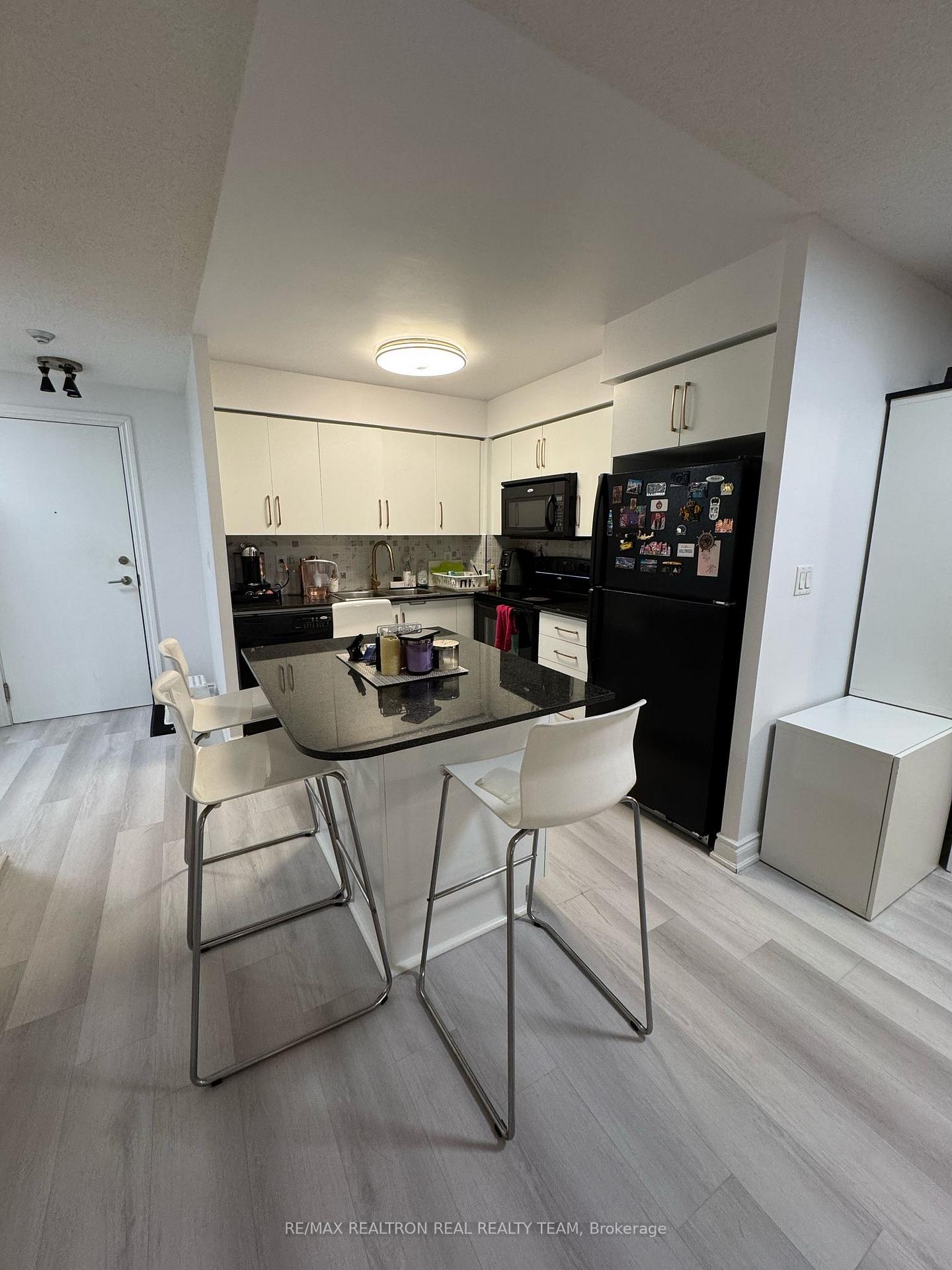 310-burnhamthorpe-road-w-mississauga-ontario-w12992994