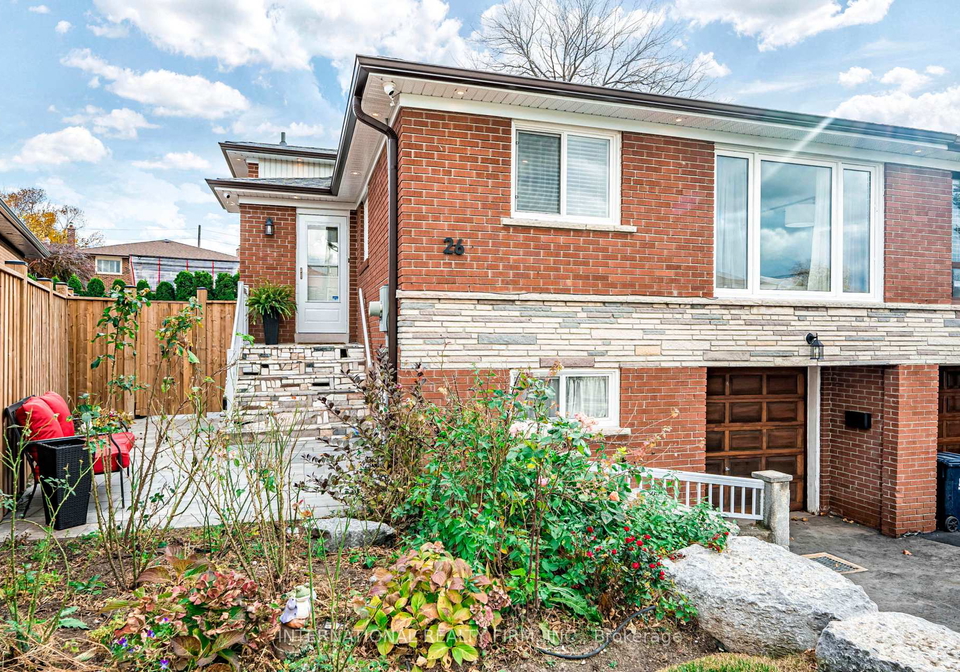 26-dellbrook-crescent-york-ontario-w12993864