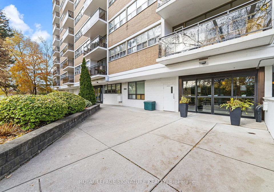 212-kerr-street-oakville-ontario-w12994536