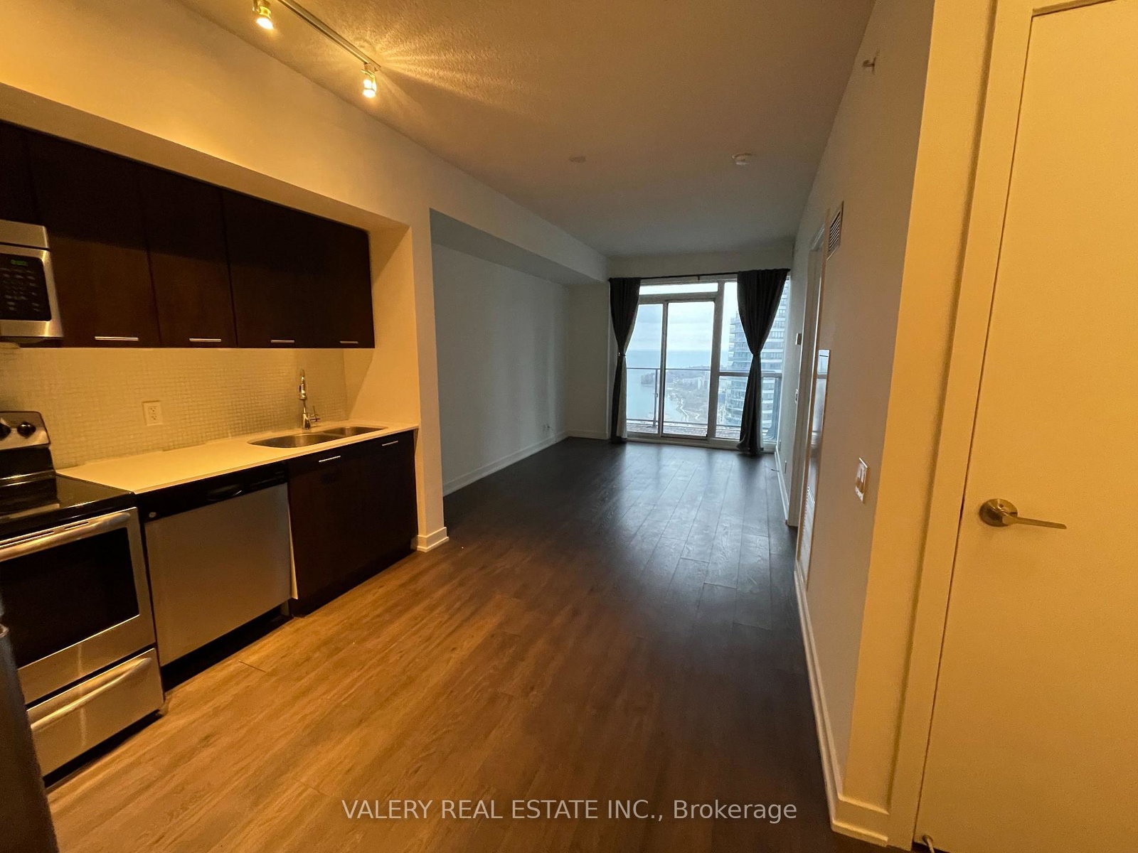 2200-lake-shore-boulevard-w-etobicoke-ontario-w12995942