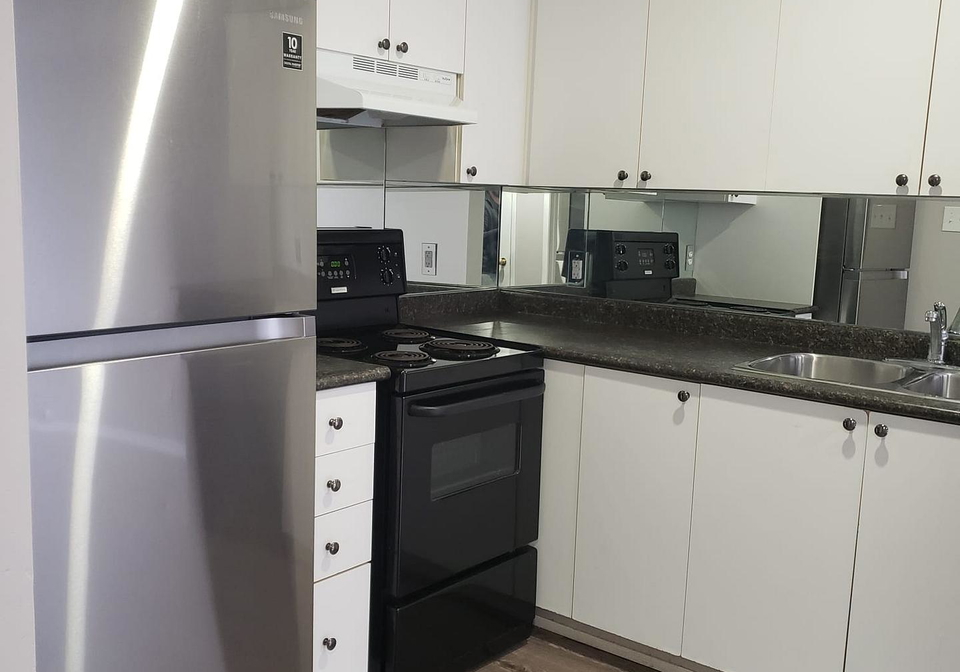 4975-southhampton-drive-mississauga-ontario-w12996732