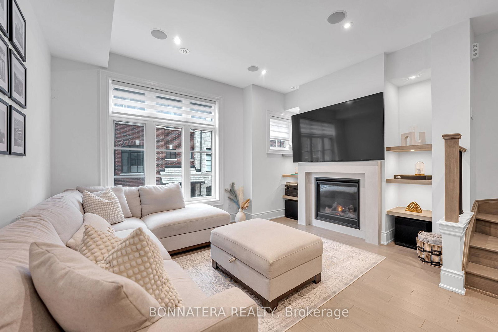 15-lunar-crescent-mississauga-ontario-w12996920
