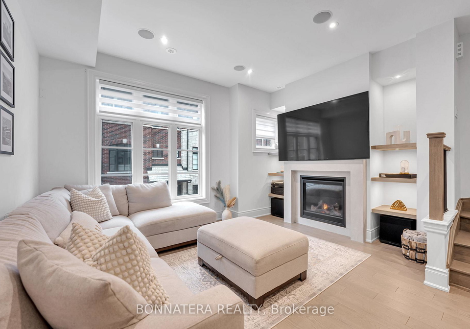 15-lunar-crescent-mississauga-ontario-w12996920