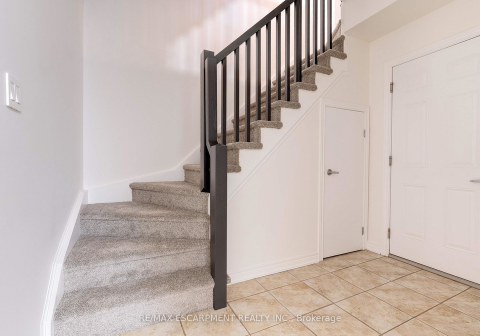 628-garibaldi-common-burlington-ontario-w12997002