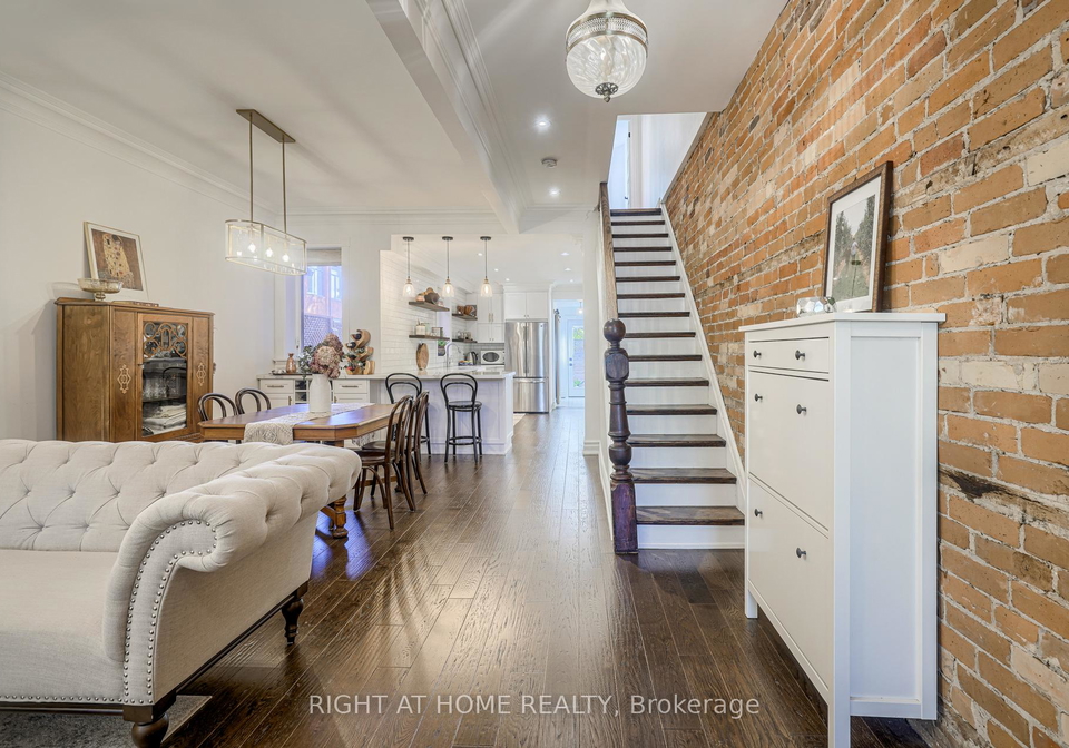7-gwynne-avenue-toronto-ontario-w12997222