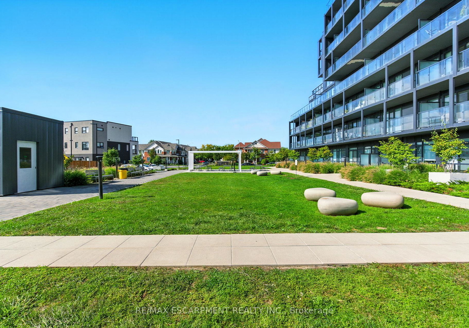 3210-dakota-common-burlington-ontario-w12998326