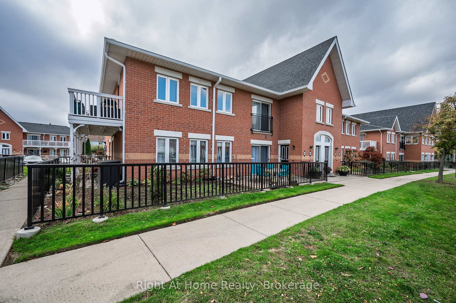 1701-lampman-avenue-burlington-ontario-w12999652