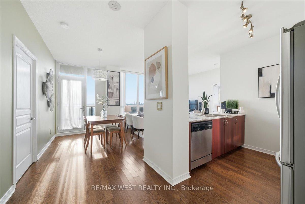 2240-lake-shore-boulevard-w-etobicoke-ontario-w12999964
