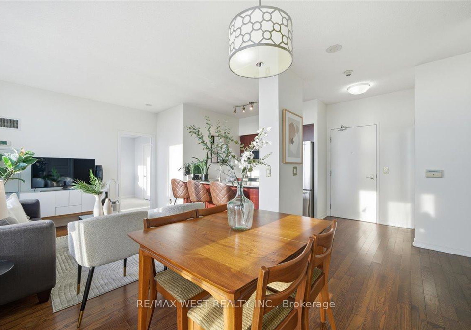 2240-lake-shore-boulevard-w-etobicoke-ontario-w12999964