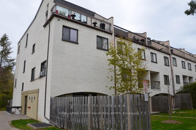 1066-falgarwood-drive-oakville-ontario-w13000062
