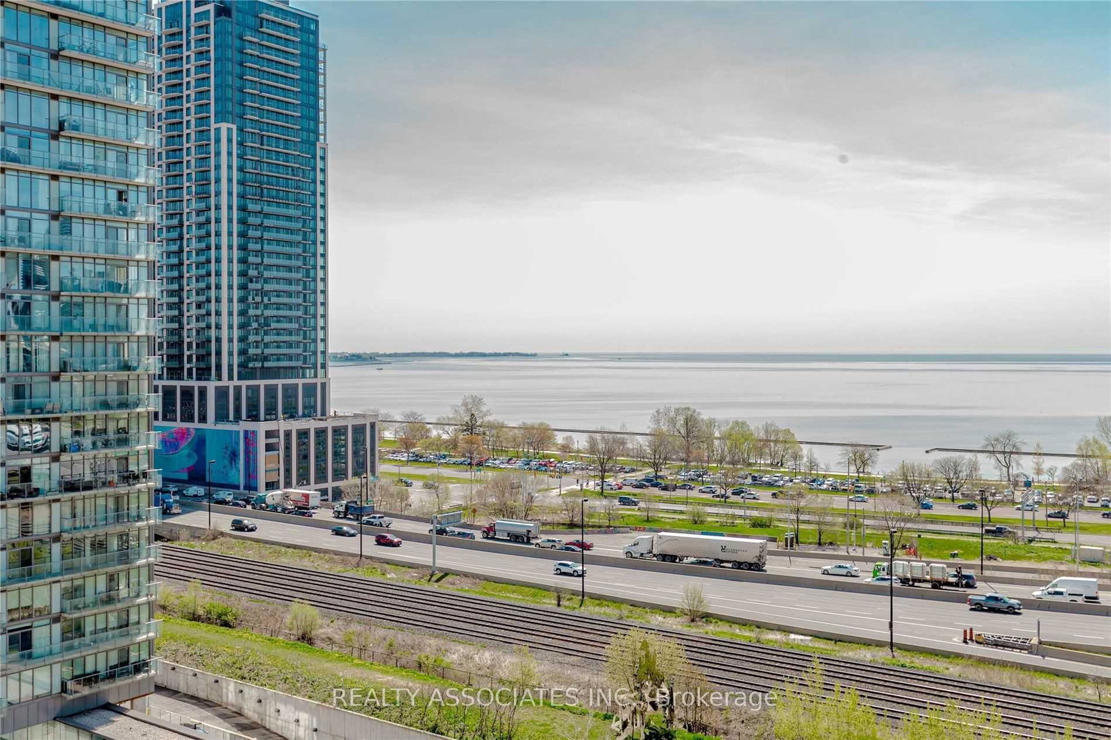 105-the-queensway-way-toronto-ontario-w13000180