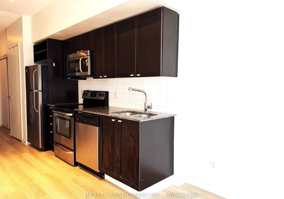 105-the-queensway-way-toronto-ontario-w13000180