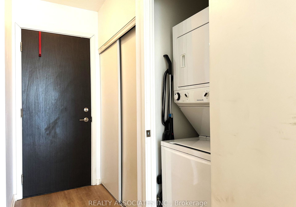105-the-queensway-way-toronto-ontario-w13000180