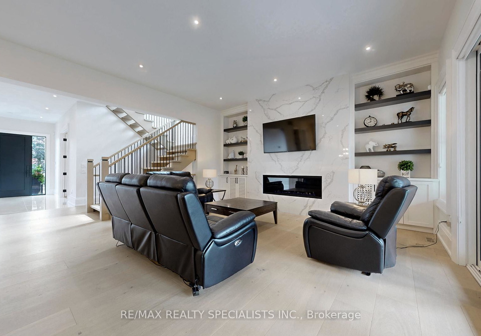 212-southview-road-oakville-ontario-w13000214
