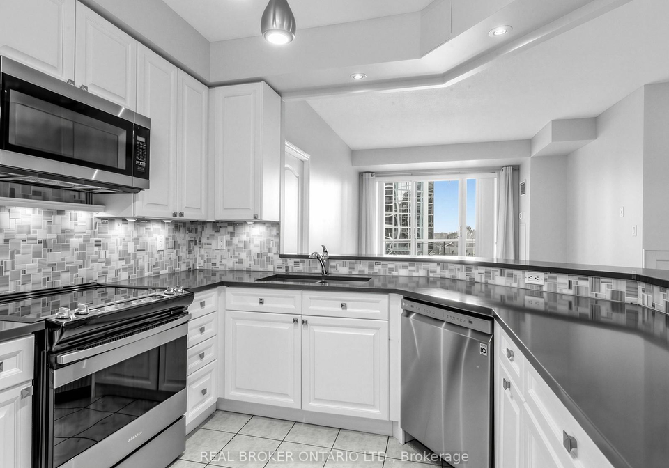 2-aberfoyle-crescent-etobicoke-ontario-w13000258
