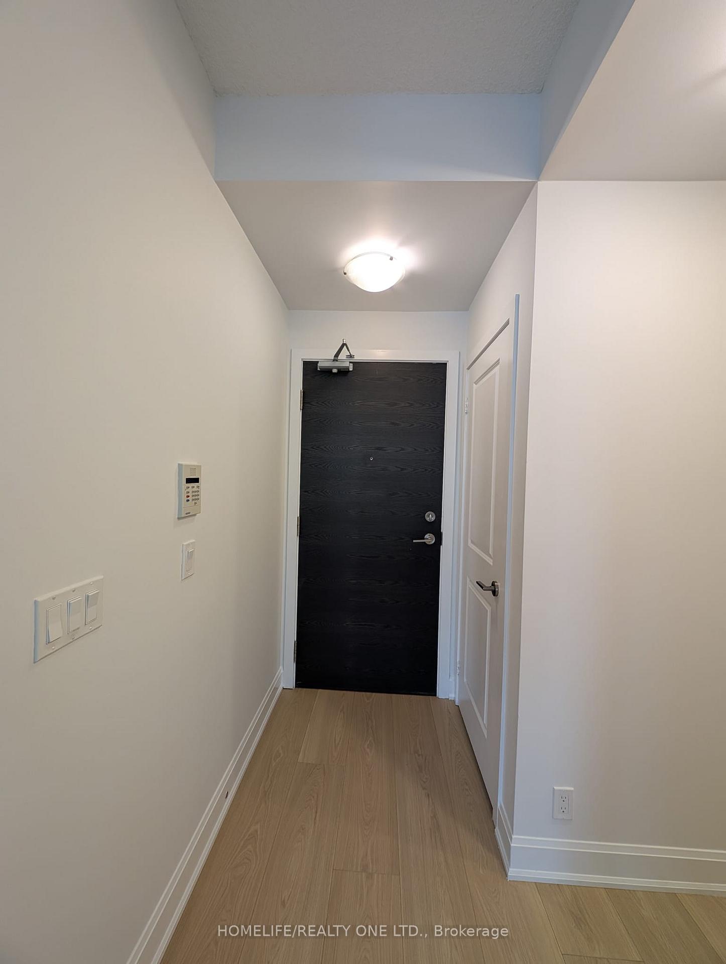 33-shore-breeze-drive-etobicoke-ontario-w13000304