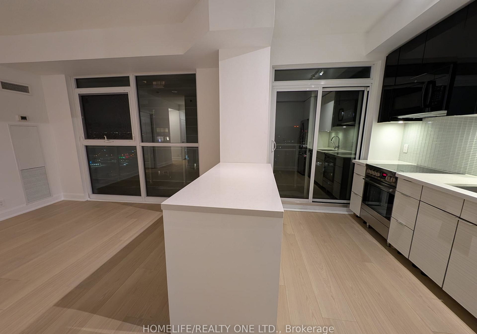 33-shore-breeze-drive-etobicoke-ontario-w13000304