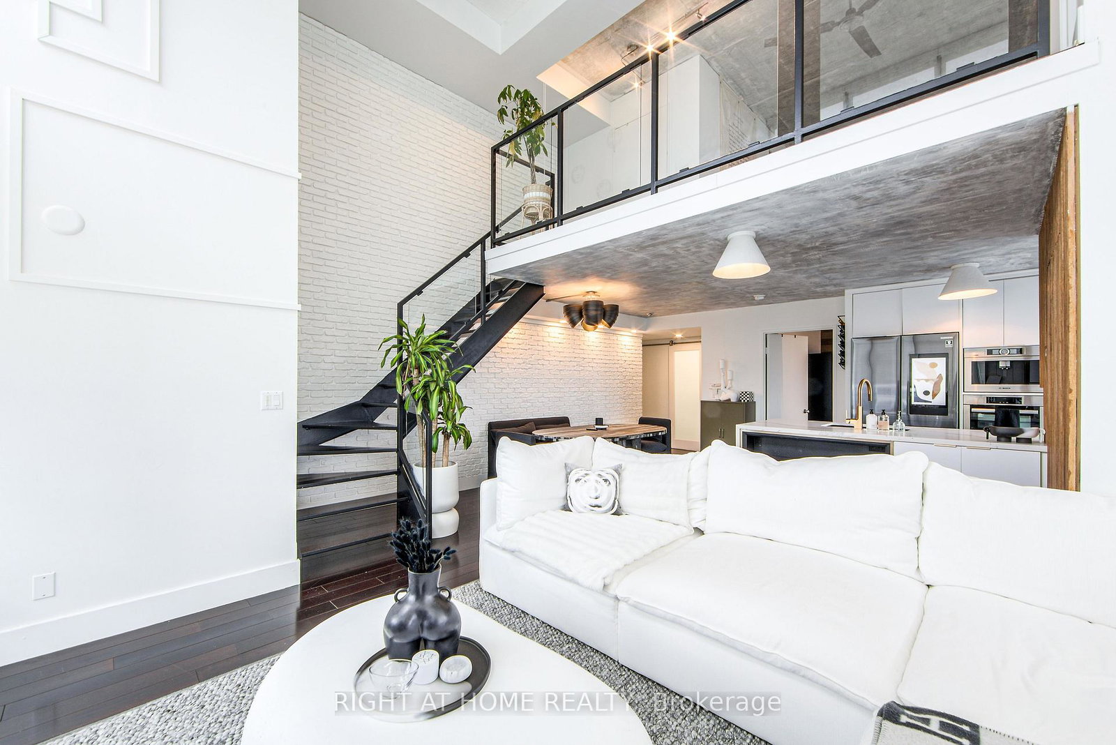 250-manitoba-street-se-etobicoke-ontario-w13001248
