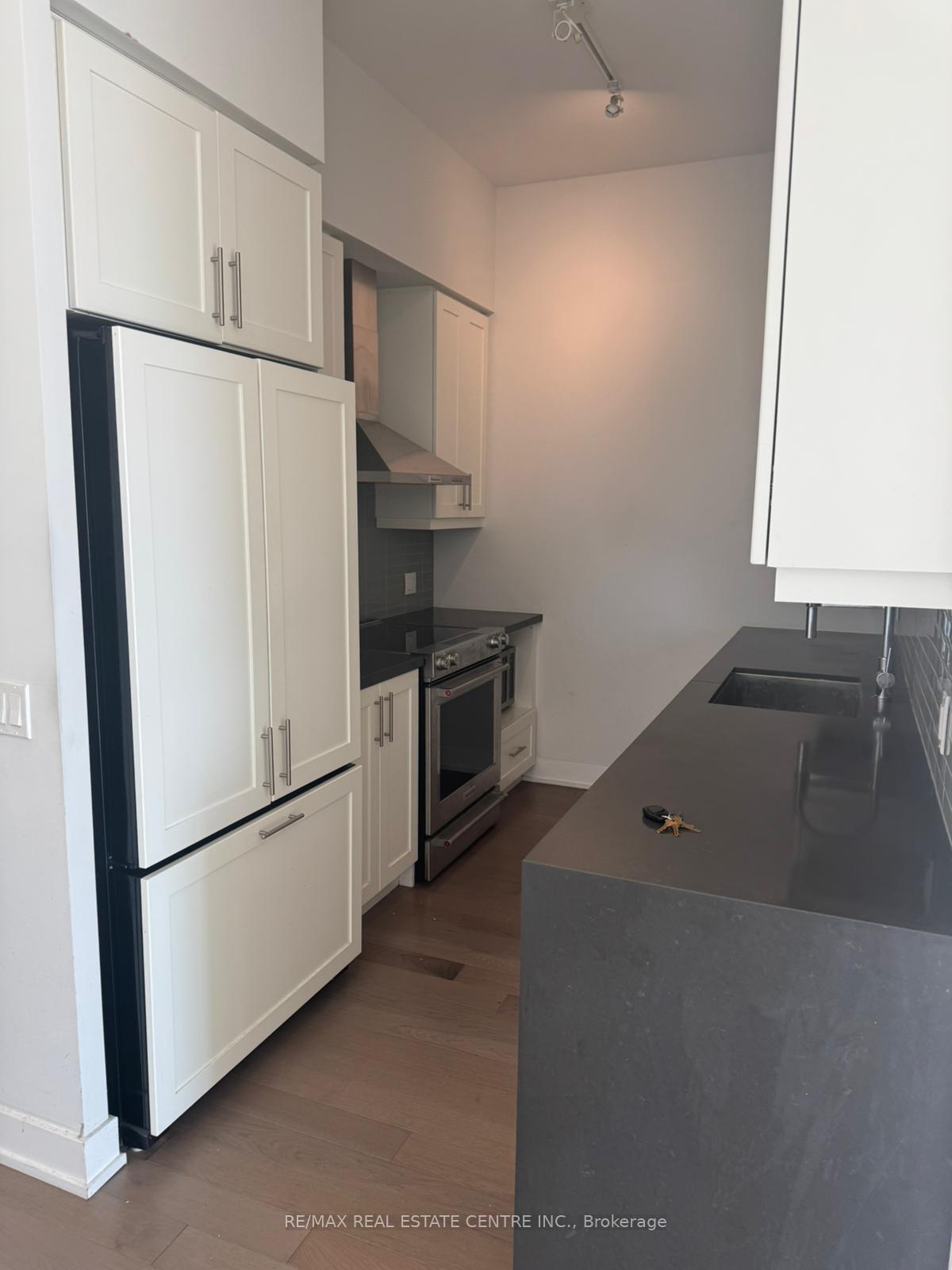 4055-parkside-village-drive-mississauga-ontario-w13001272