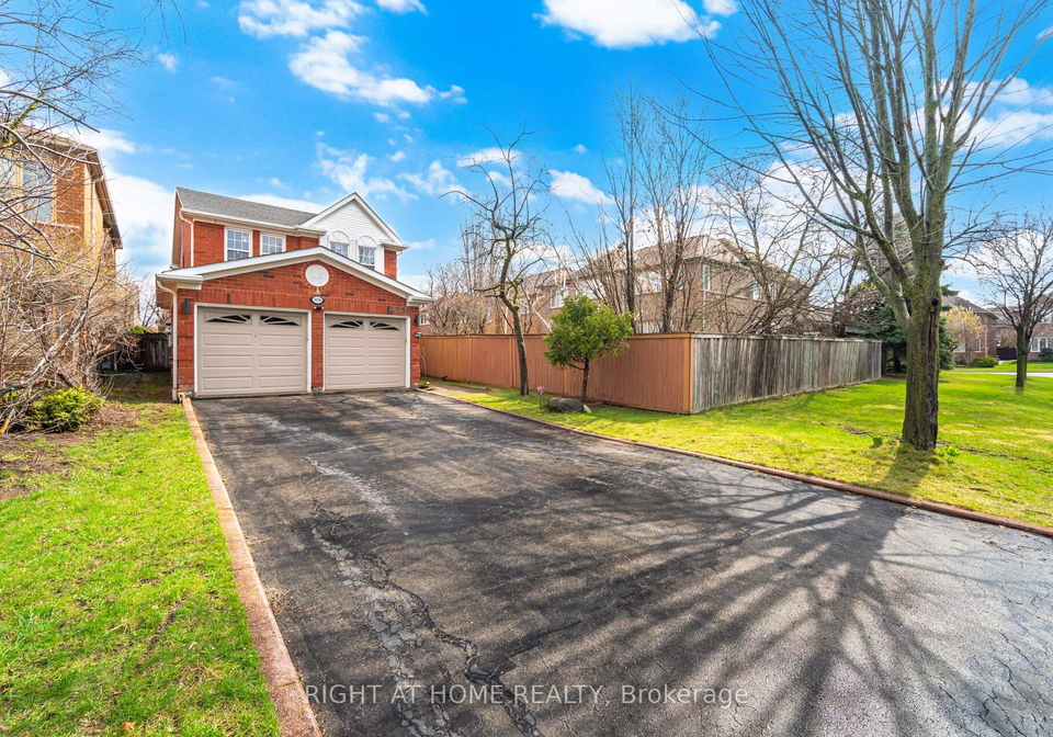 5956-dalebrook-crescent-mississauga-ontario-w13001406