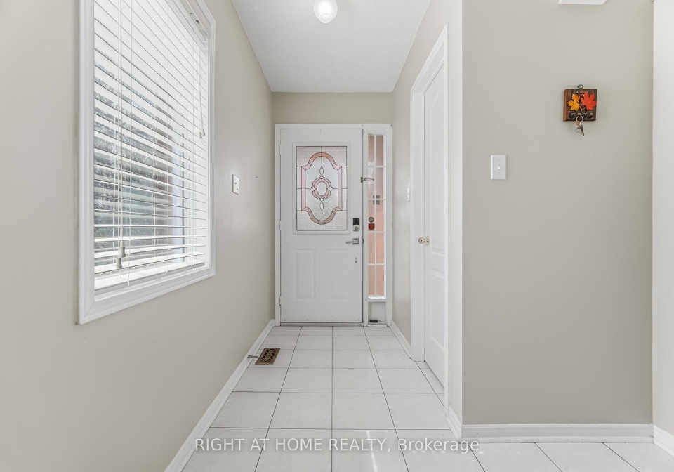 5956-dalebrook-crescent-mississauga-ontario-w13001406