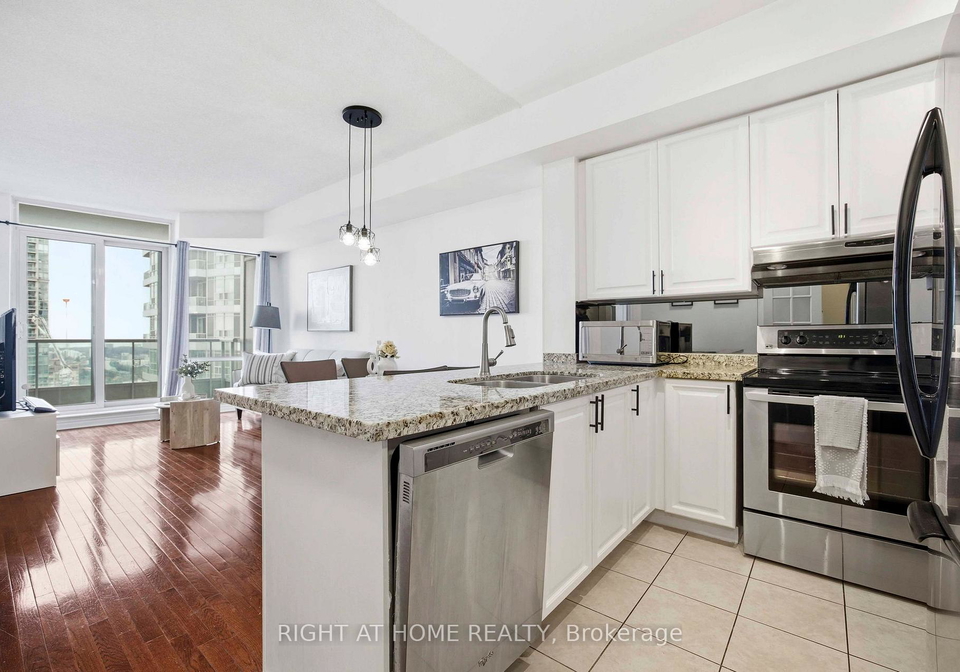 1-elm-street-w-mississauga-ontario-w13001732